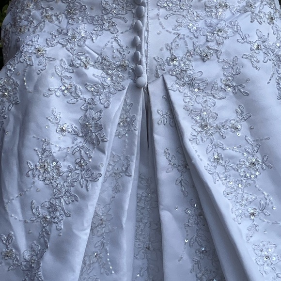 Gold beaded wedding gown with sweetheart neckline NWT size 4 button back floral - Picture 14 of 17